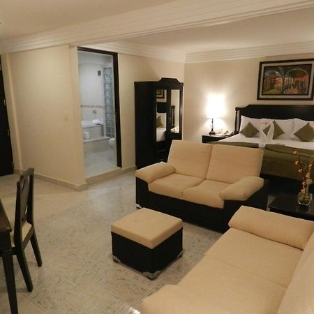 Hotel Victoria Меріда Екстер'єр фото A suite at the hotel